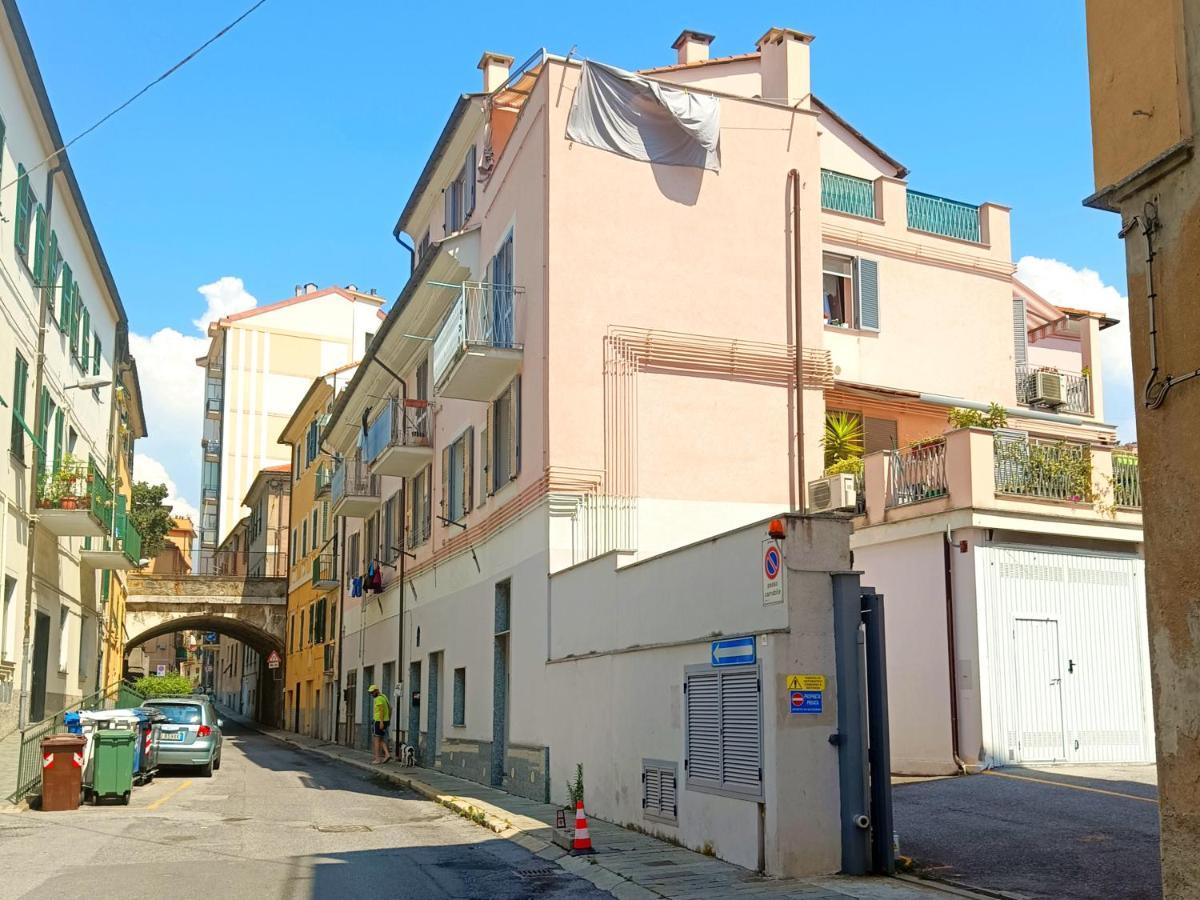 A Casa Di Pizz - Bilocale Con Parcheggio Privato Daire Savona Dış mekan fotoğraf